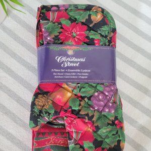 Christmas Street, NWT 3 pc Oven mitt, towel set